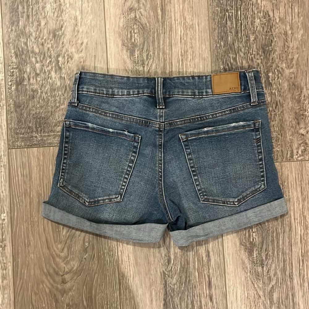 Aeropostale Low-Rise midi short w/rips and cuffed leg.  Size 4 - Picture 2 of 5